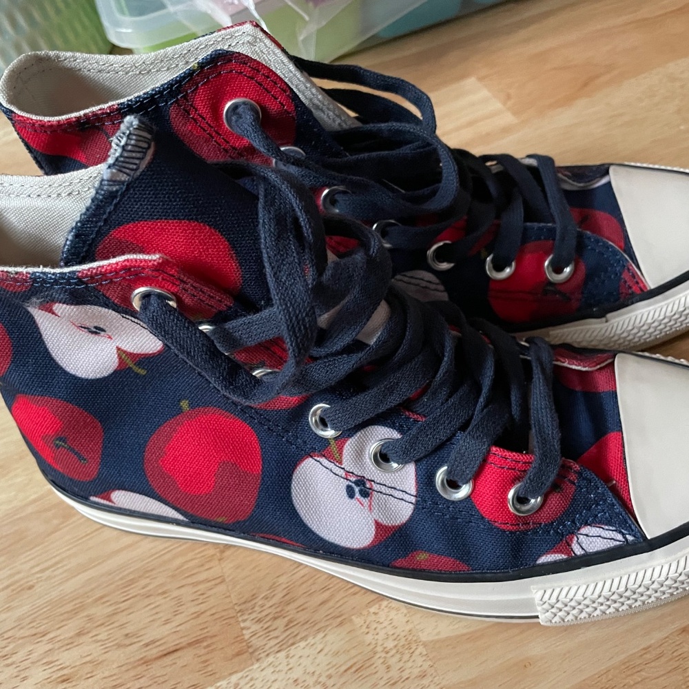 RARE Converse Apples All-Over High Top Sneakers Women's 7 UK 5 Our 37.5 EUC